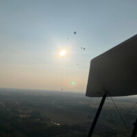Vol en ulm Stampe avec les montgolfières au-dessus de Blois