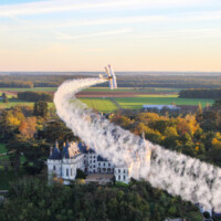 Passage du Stampe avec le fumigène au-dessus du château de Chaumont sur Loire